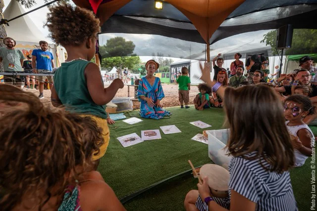 Magicomundo se ubica en la zona de pinar del festival en tamaño mediano