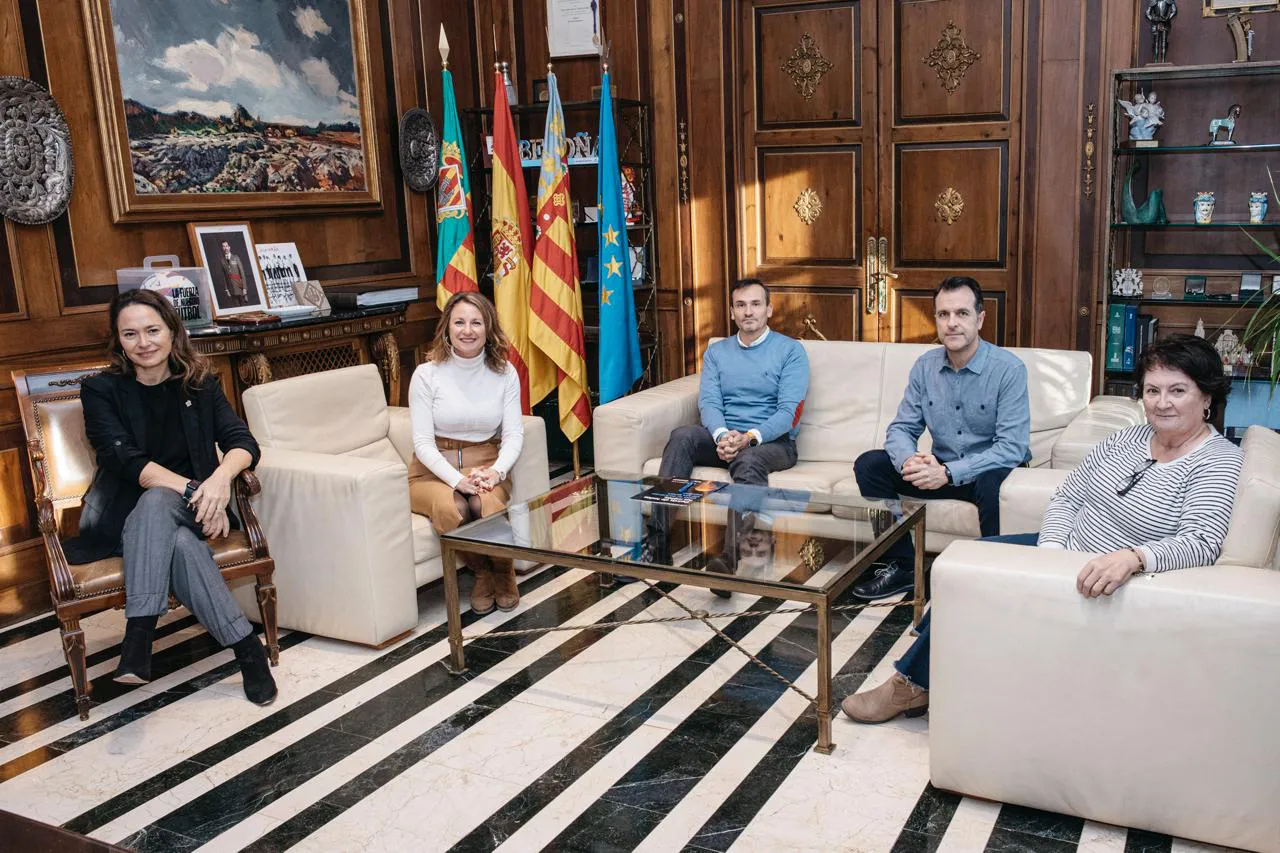 Carrasco recepción directiva Nou Bàsquet Femení