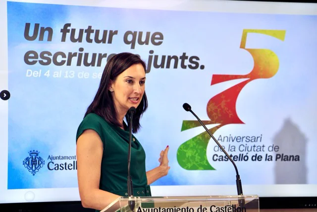 CICLO CONFERENCIAS 775 en tamaño mediano