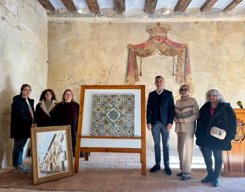 Restauración panel cerámico del Palau dels Vallterra (1)