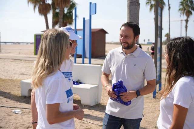 Sergio Toledo Reciplasa en la EU Beach Cleanup de Burriana en tamaño mediano
