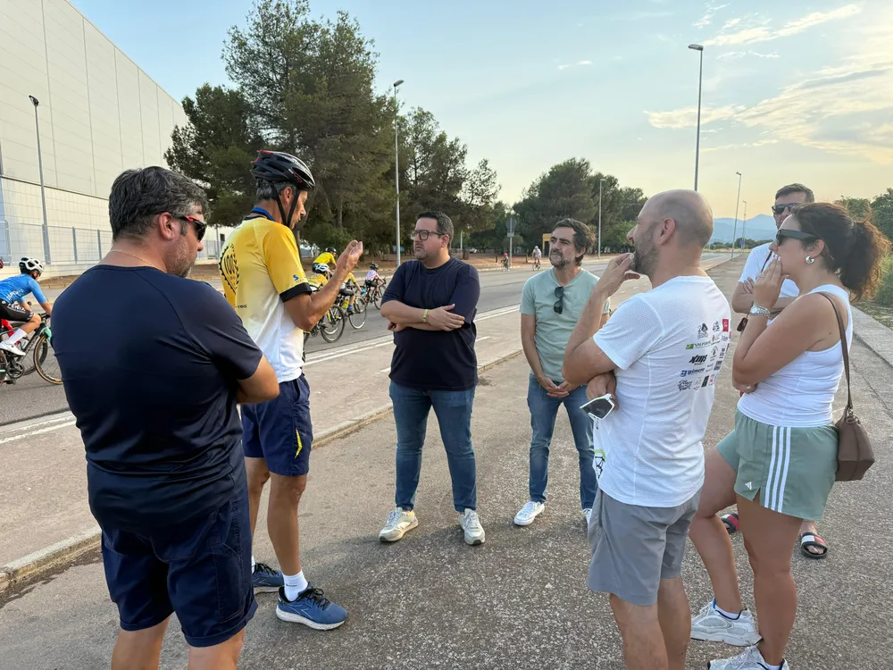 Adrián Casabó y Pablo Llopico con la Escuela de Ciclismo