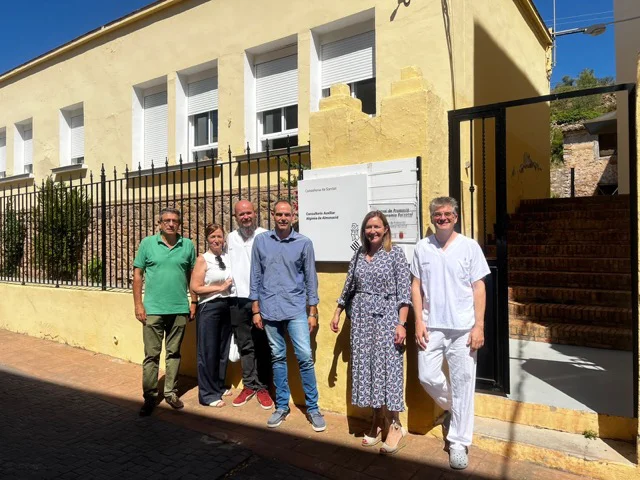 Jaime Pertegaz, Eva Suárez y equipo sanitario Algimia de Almonacid (2) en tamaño mediano