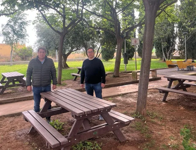 Romero  Cabañero mobiliario en tamaño mediano