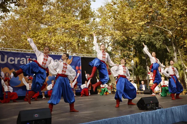 ukraina fest 1 en tamaño mediano