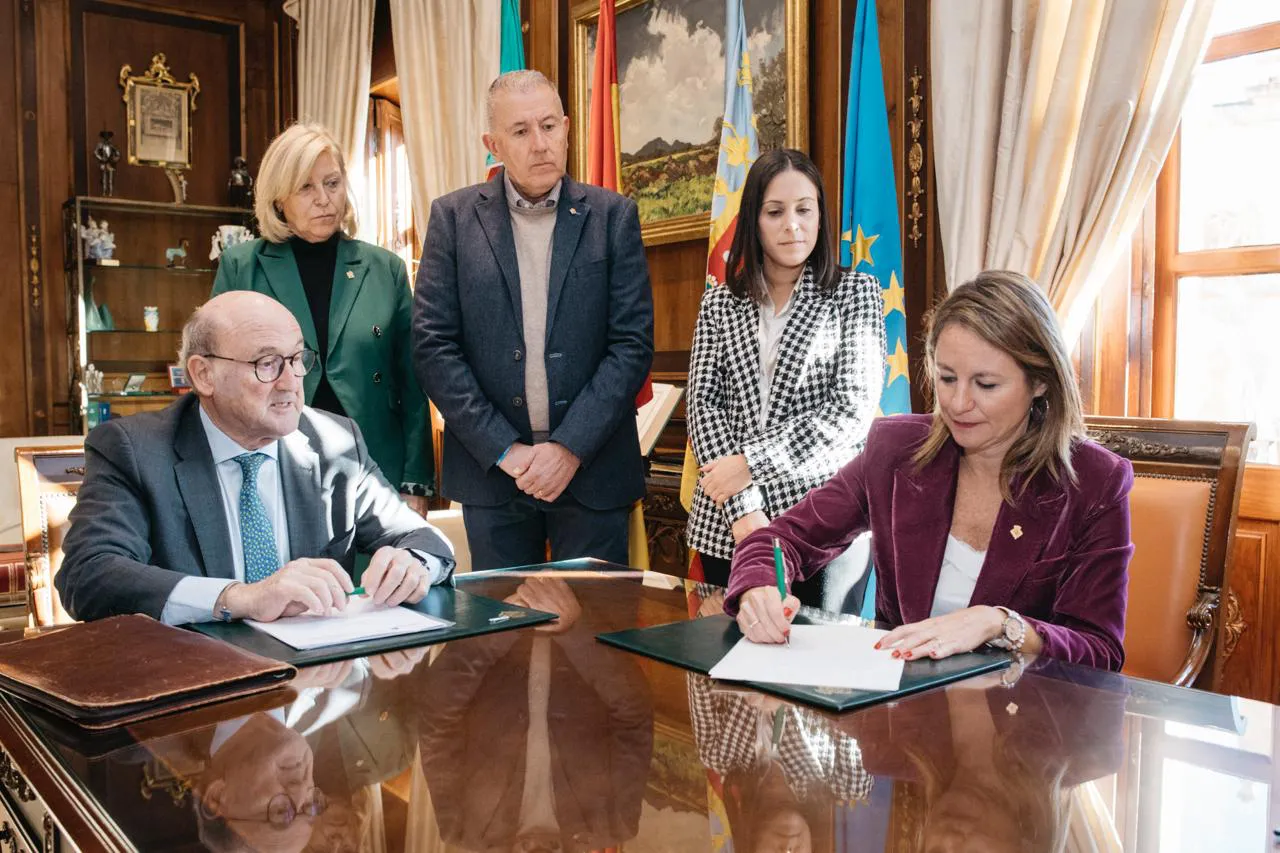 Carrasco firma adquisición viviendas sociales