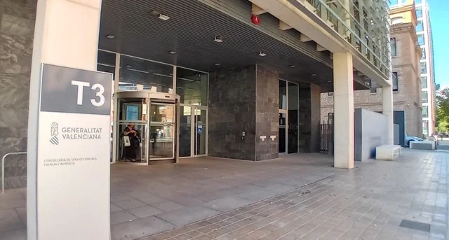 servicios sociales en tamaño mediano