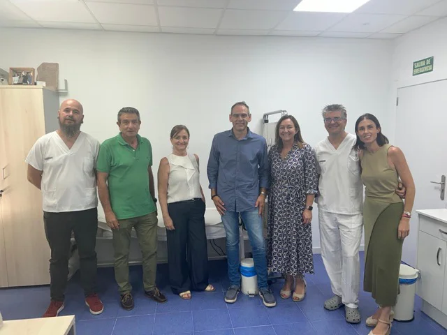 Jaime Pertegaz, Eva Suárez y equipo sanitario Algimia de Almonacid en tamaño mediano