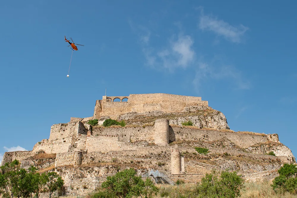 2025-07-10 Helicòpter obres castell web