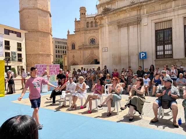 desfile 2 en tamaño mediano