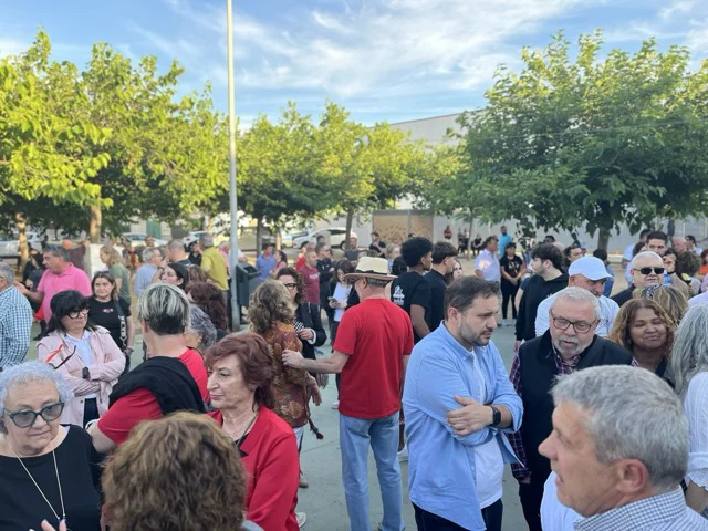 Reunión vecinos carretera alcora vertedero en tamaño mediano