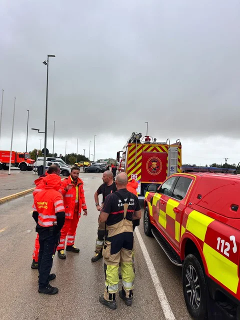 BOMBEROS OLIVA 4 en tamaño mediano