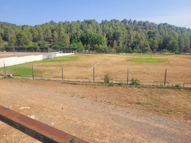 Campo de fútbol de Castellnovo (2) en tamaño mediano