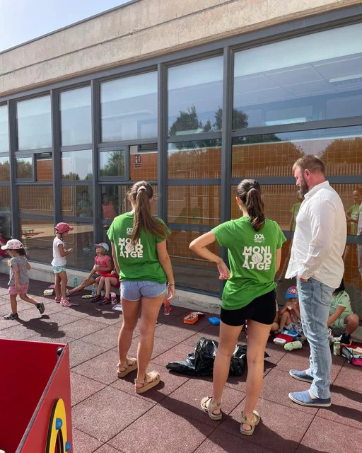 Escuela de verano sant jordi en tamaño mediano