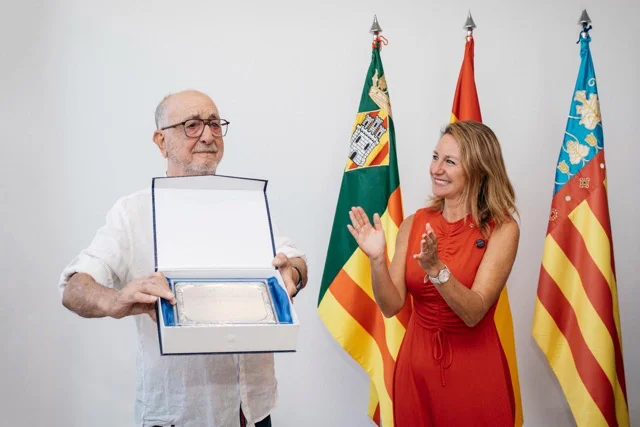 ASOC. JUBILADOS RAVAL en tamaño mediano