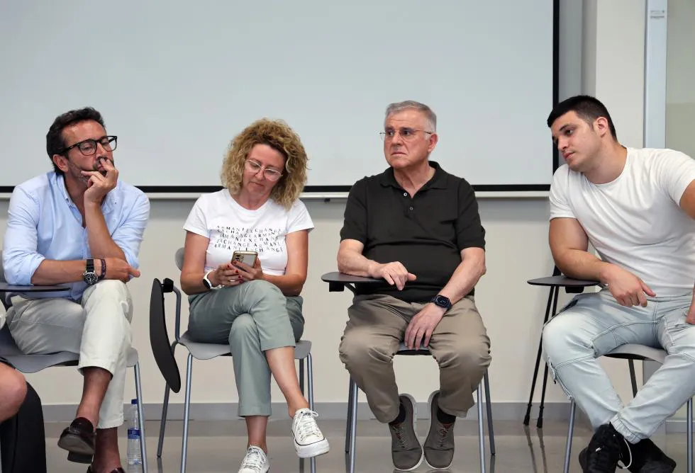 250729 SAN_FOTO 3_GrupoPacientesPostUCI_HospLaFe