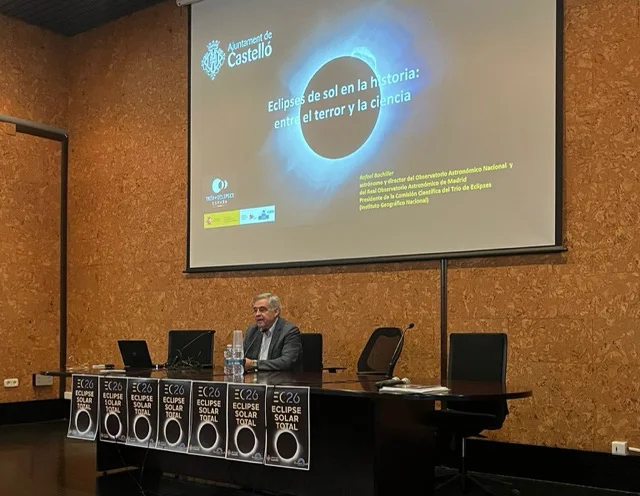 Rafael Bachiller Eclipse en tamaño mediano