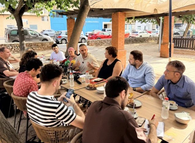 RAFA SIMO DESAYUNO  en tamaño mediano