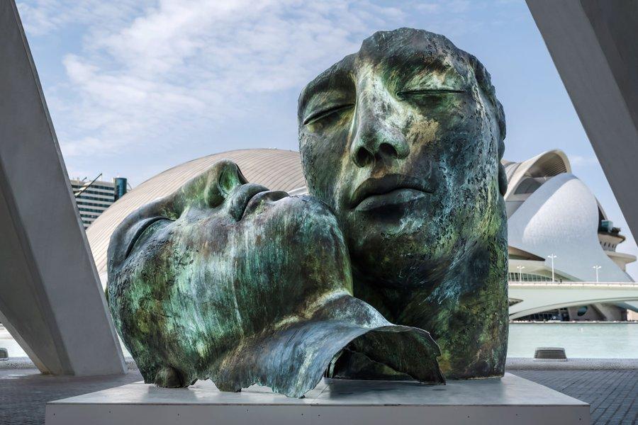 HERMANOS-Igor Mitoraj