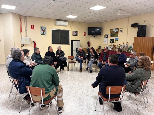 reunio vecinal en tamaño mediano