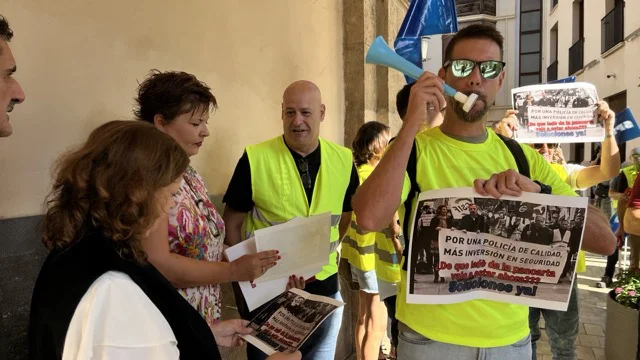 PSOE PLENO PROTESTAS1 en tamaño mediano
