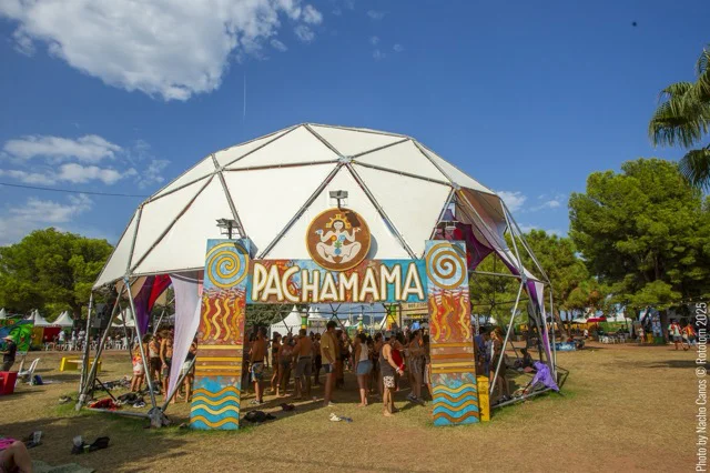 ÁREA PACHAMAMA. Rototom 2025 en tamaño mediano