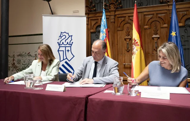 Firma protocolo actuacion bomberos zonas limítrofes en tamaño mediano