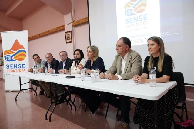 Marta Barrachina constitución Sense Fronteres (1) en tamaño mediano