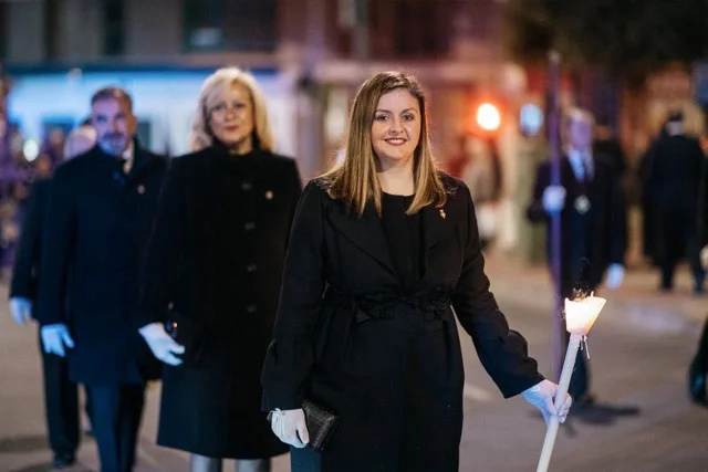 procesión 8 en tamaño grande en tamaño mediano