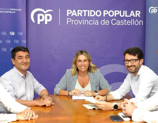Marta Barrachina, junto a concejales PP Morella 
