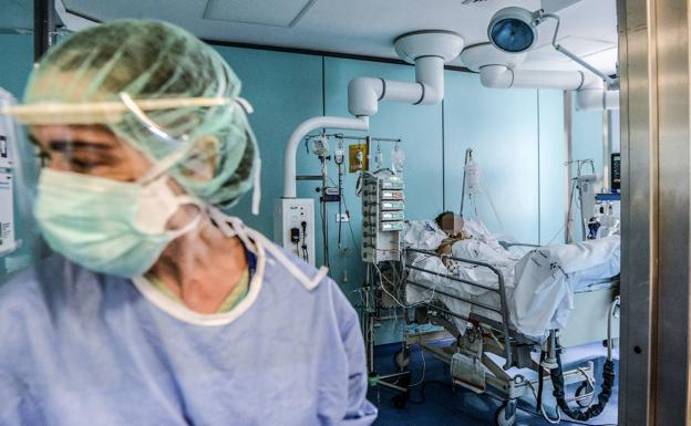 pacient-uci-k5nH-U110320227039m9F-624x385@RC