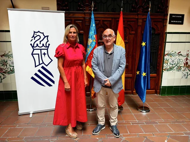 susana fabregat rector uji en tamaño mediano