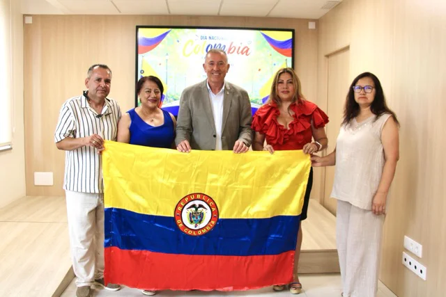 día de colombia en tamaño mediano