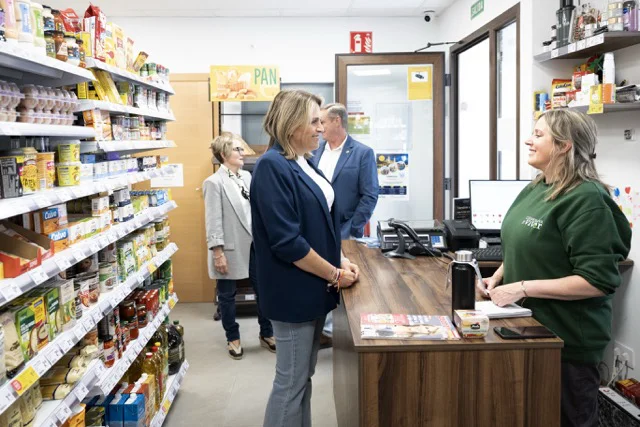 visita tienda multiservicio en tamaño mediano