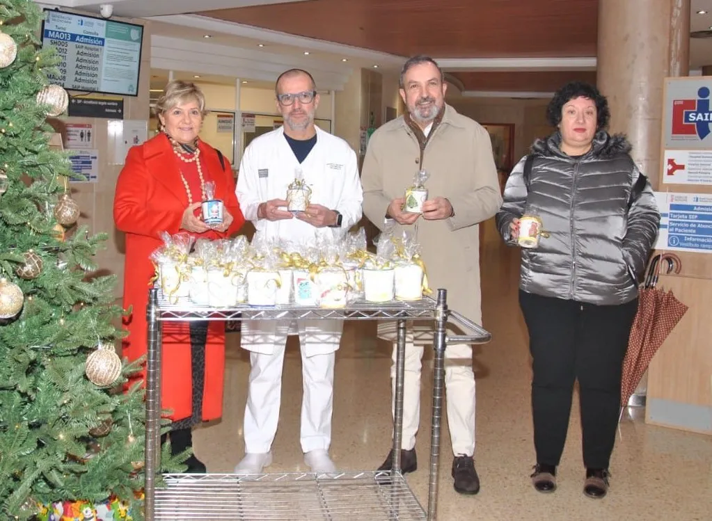 Redondo entrega lapiceros Hospital General