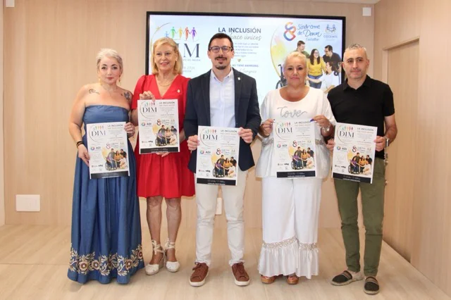 desfile de moda inclusivo 2 en tamaño mediano