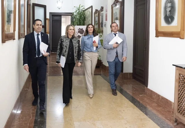 Presidenta y vicepresidentes en tamaño mediano