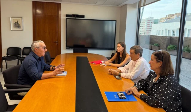 Conseller reunión CECOVA en tamaño mediano