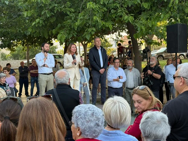 reunión avenida alcora 1 en tamaño mediano