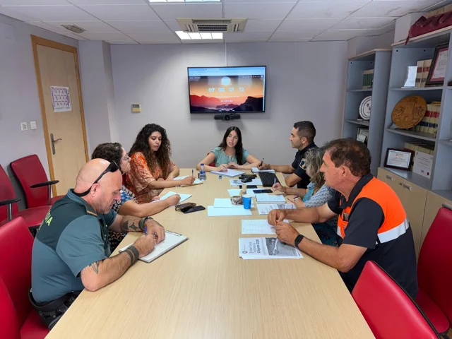 Coordinación dispositivo seguridad eclipse solar Torreblanca en tamaño mediano