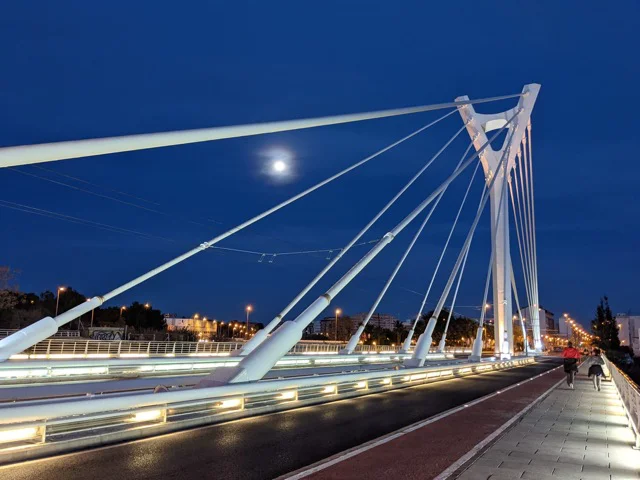 Puente del Siglo XXI en tamaño mediano