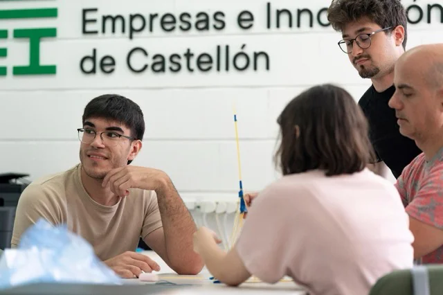 Ecuador Move Up! 2026 CEEI Castellón en tamaño mediano
