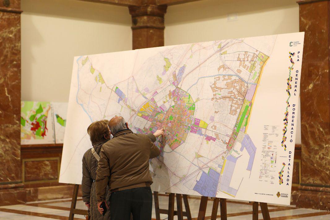 Exposición paneles PG