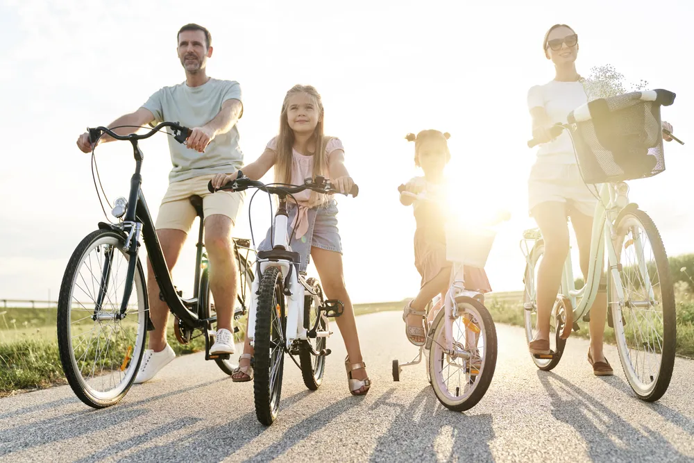 bicicleta familia verano