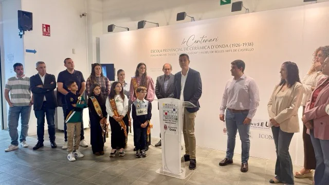 Exposición Cerámica Onda (1) en tamaño mediano