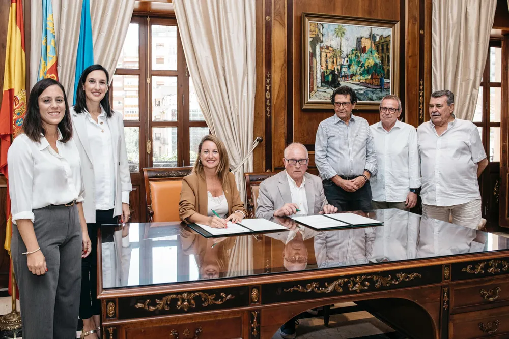 Carrasco firma donación Mar i Vent