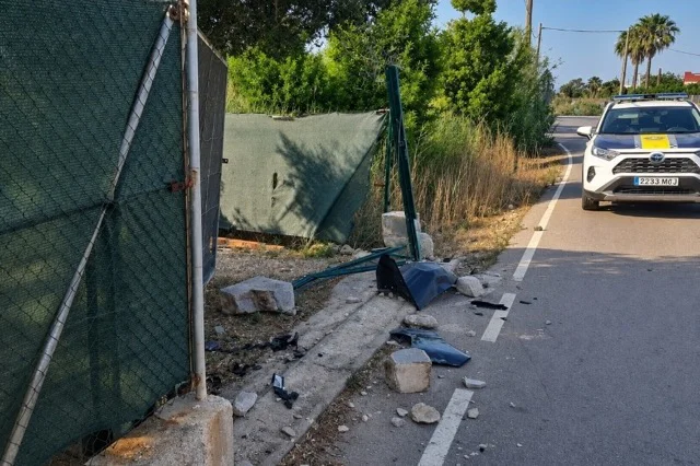 Nules accidente con fuga en tamaño mediano