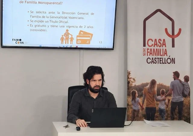 Charla Casa de la Familia en tamaño mediano