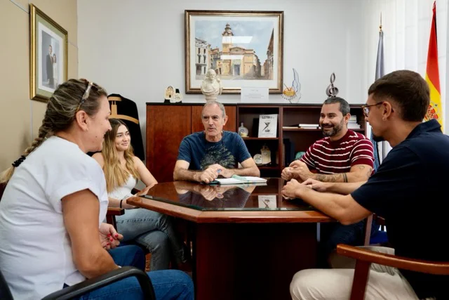 Foto reunió en tamaño mediano