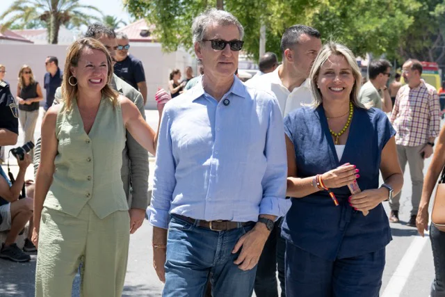 Marta Barrachina y Alberto Núñez Feijóo paellas Grao (2) en tamaño mediano